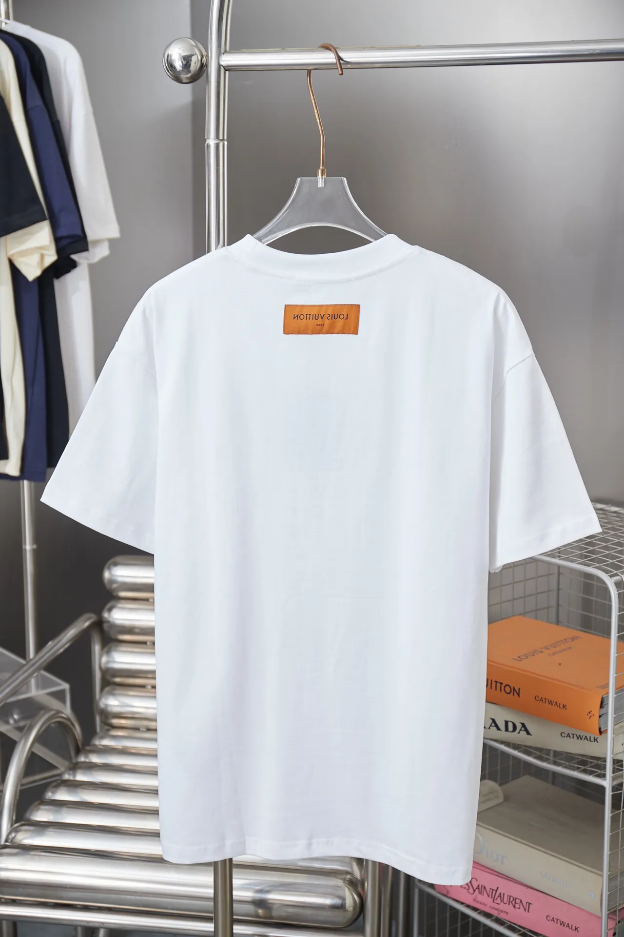 🅿️170 1V 25SS early spring new style Three-dimensional foamed peak short sleeves Light luxury essential item for daily commuting for men and women Correct version Welcome to compare Detailed features · 320g 100% pure cotton double yarn jersey fabric · Special thickened 32 pieces of double-strand 1X1 thread in the same cylinder custom dyeing · Three-dimensional foamed colorful mountain peak printing · Double-needle stitching cross-stitching process · Original main mark, washed tag, brand moisture-proof paper packaging Color: White Size: S/M/L/XL
